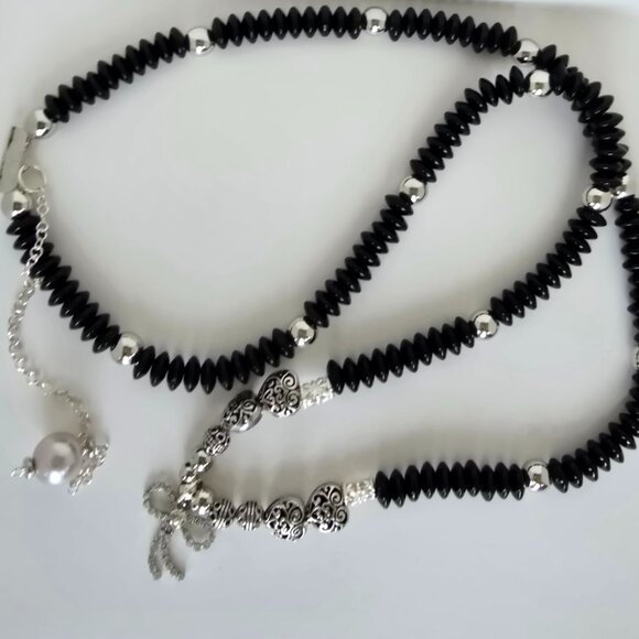 Handmade glass beaded necklace - Picture 3 of 3